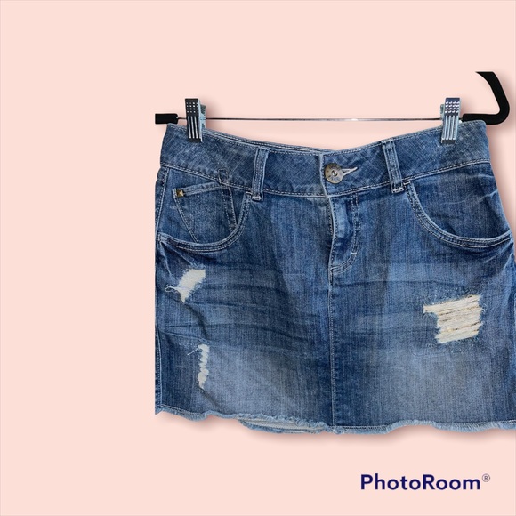 SALE ❤️‍🔥Elle Distressed Denim Mini - Picture 3 of 8